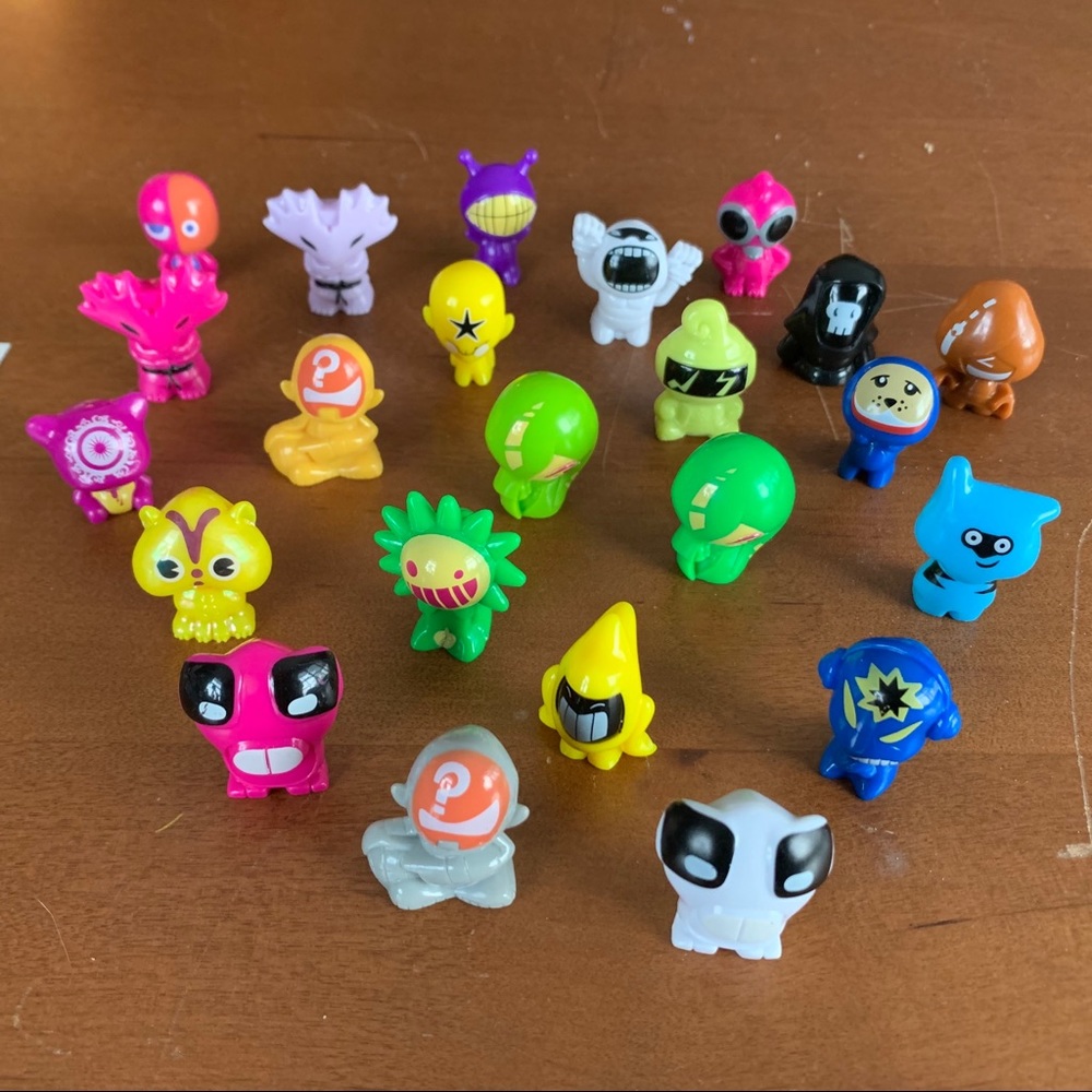 Gogos Crazy Bones figures and stickers